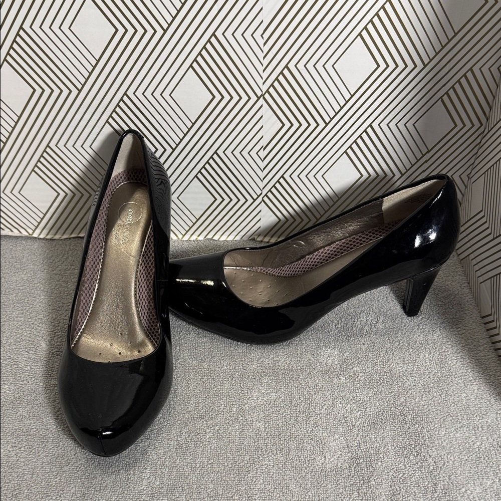 Easy Spirit heels Shiny Black Heels women’s size 8 special occasion comfort heel